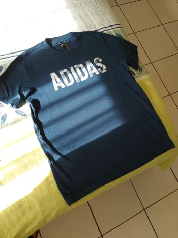 T-shirt adidas
