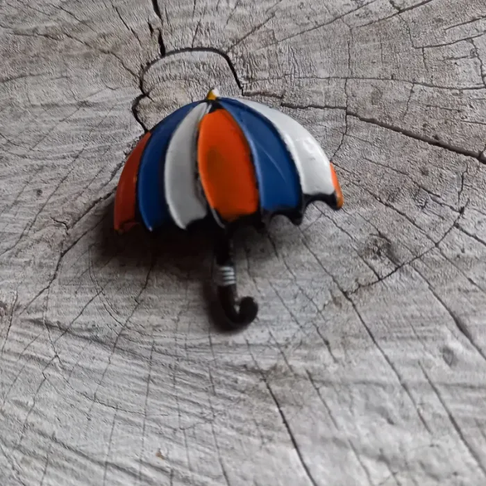 Broche vintage colorée parapluie - photo numéro 2