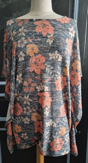 Poncho gris à motifs fleurs taille unique