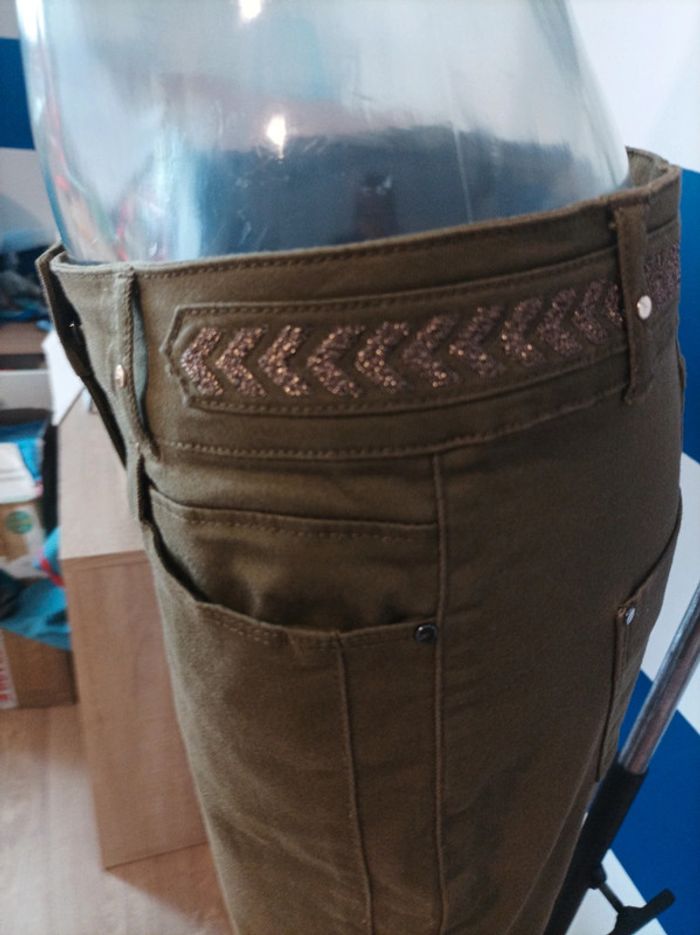 Magnifique pantalon kaki neuf Patrice Breal femme taille 40 - photo numéro 2