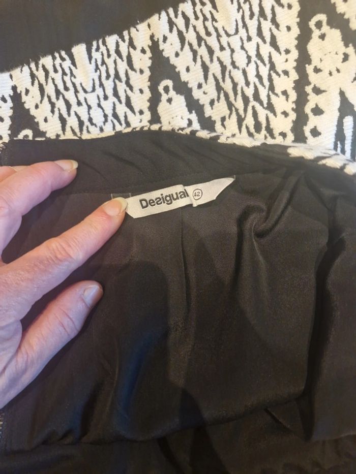 Jupe Desigual 42 avec fermeture. Idéal automne avec bottes !! - photo numéro 3