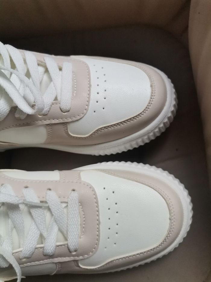 ✨ Baskets blanches & beige neuves – 39 ✨ - photo numéro 3