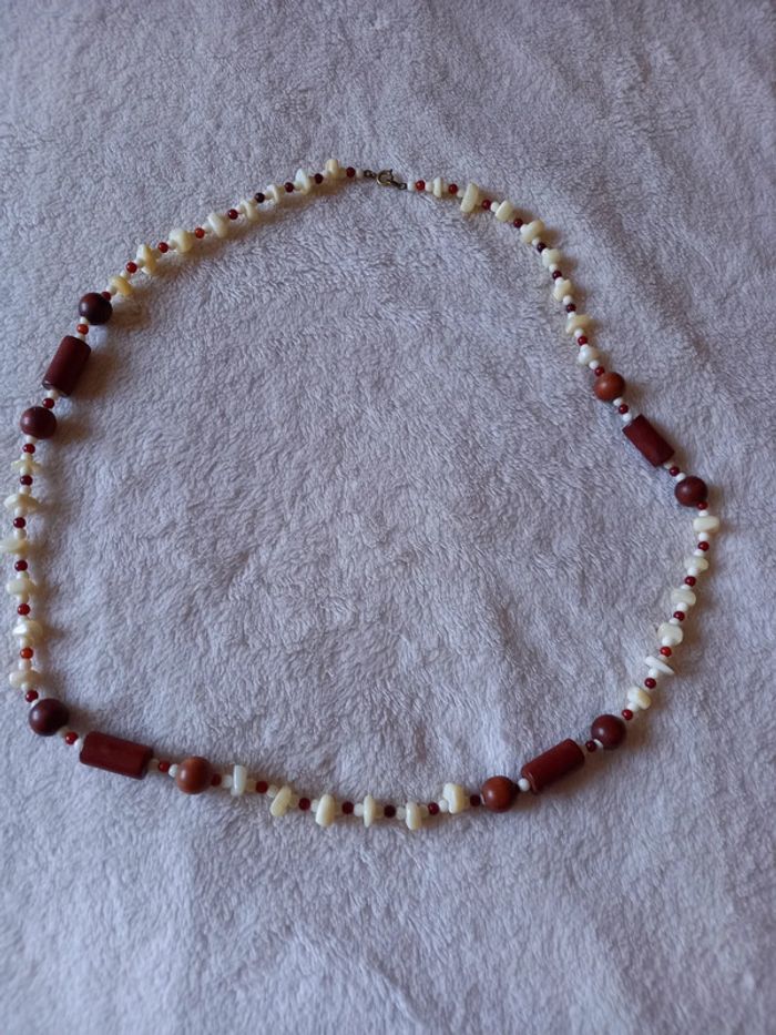 Collier fantaisie avec perles en bois - photo numéro 4