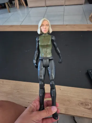 Figurine black window marvel
