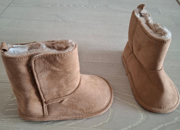 Chaussons 1an T.22 - photo numéro 2