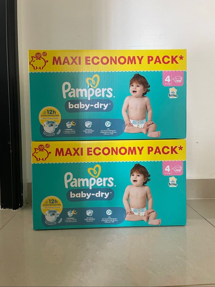 Lot 2 cartons couches Pampers T4