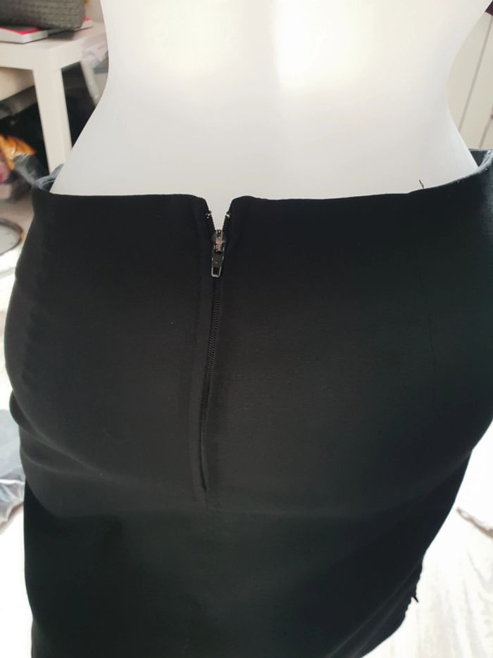 Jupe au dessus du genou - photo numéro 3