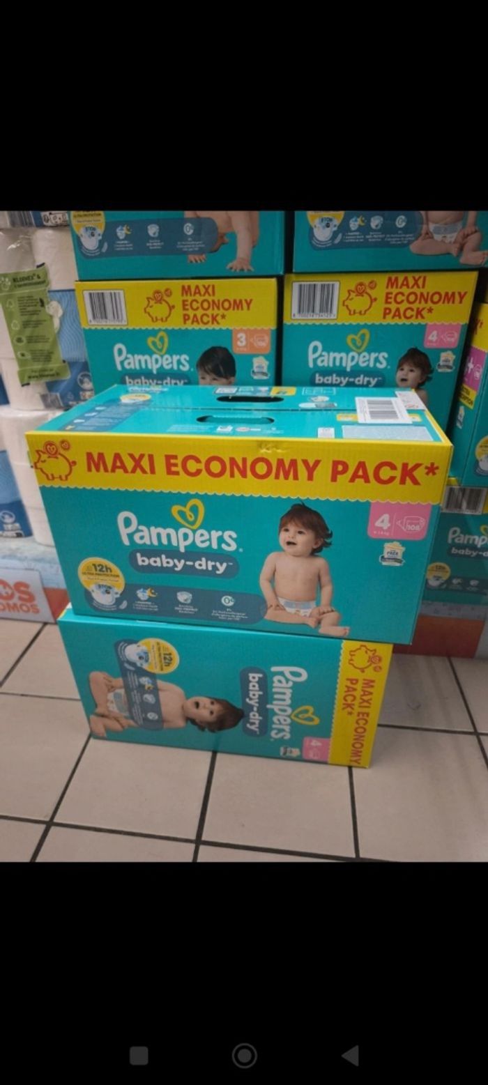 Couche Pampers taille 4