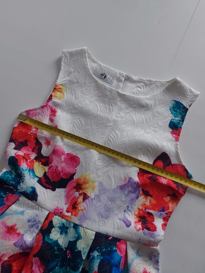 Robe style rétro vintage. Fleurie sans manche col rond taille 36 zippée à l'arrière - photo numéro 8