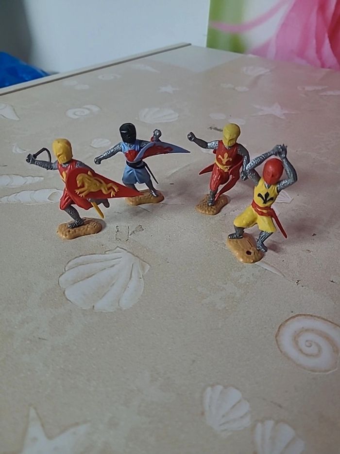 Figurines timpo piétons moyen âge