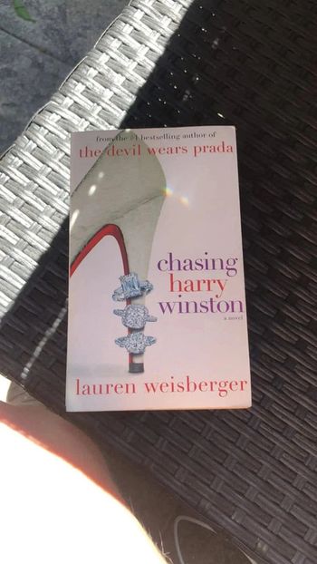Livre chasing Harry Winston