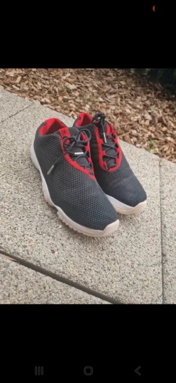 Nike Air Jordan Future Low homme taille 44 noir rouge