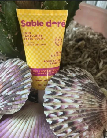 Soin capillaire après soleil sable doré