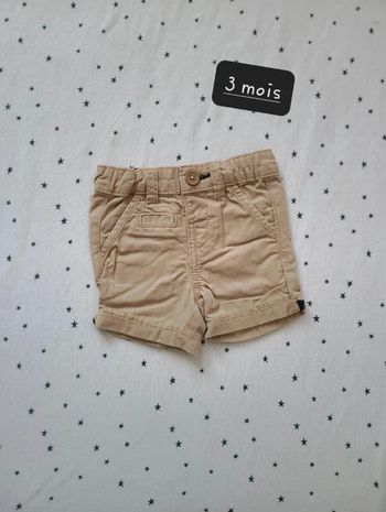 Short 3 mois comme neuf