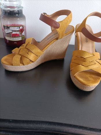 Talons compensés jaune