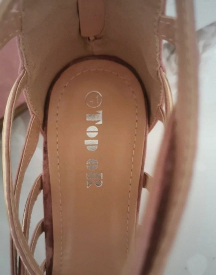 🩷🤍Jolie Paires De Sandales Talon Compensé 🩷🤍 - photo numéro 4