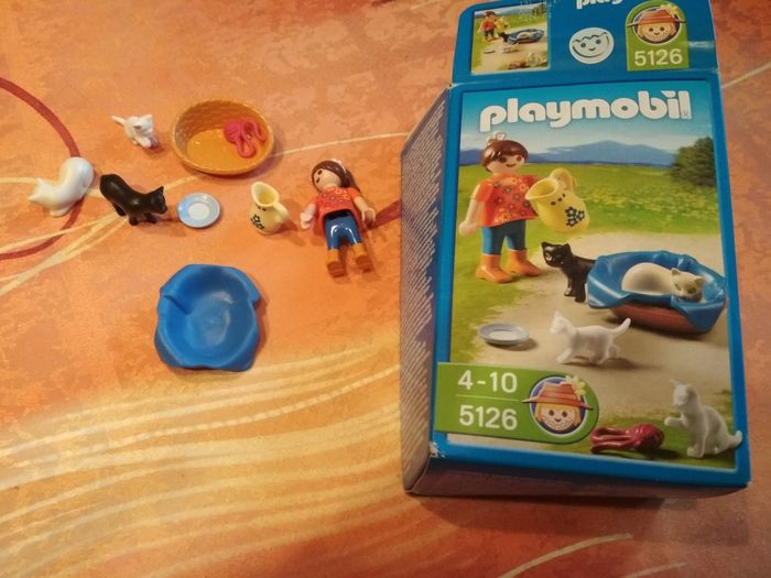 Boîte Playmobil 5126 famille de chats et enfant
