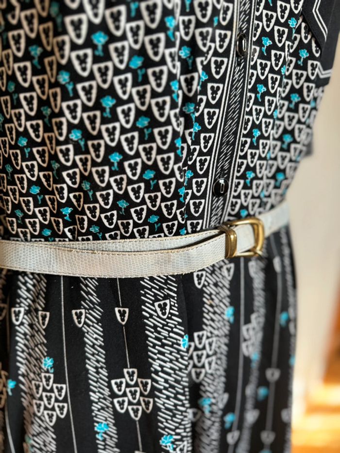 Robe Cintrée Bleu Marine avec Motifs Blancs et Ceinture Vintage Années 80 - photo numéro 3