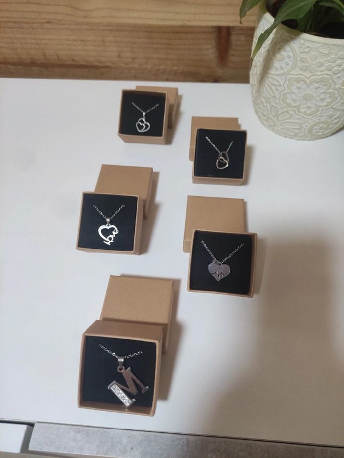 Collier pendentif et boîte - photo numéro 7