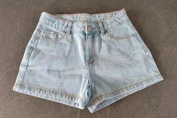 6 € Short bleu clair Kiabi 10 ans