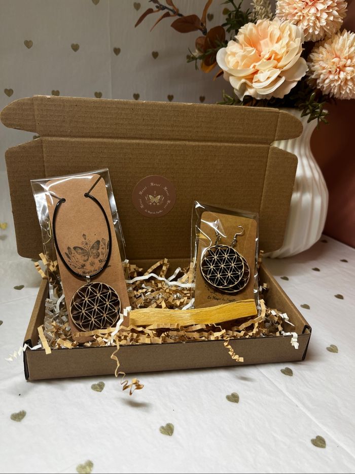 Coffret Fleur de Vie : Collier et Boucles d’oreilles en bois + Palo Santo (édition artisanale)