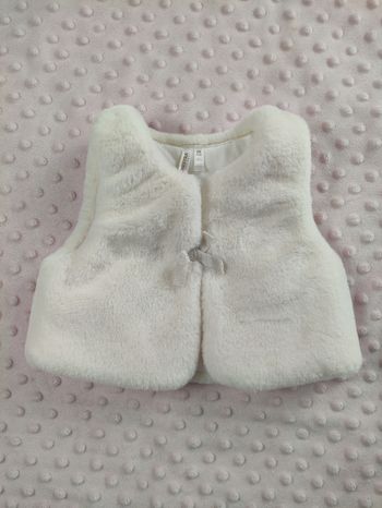 Gilet / cardigan sans manche tout doux taille 6 mois 