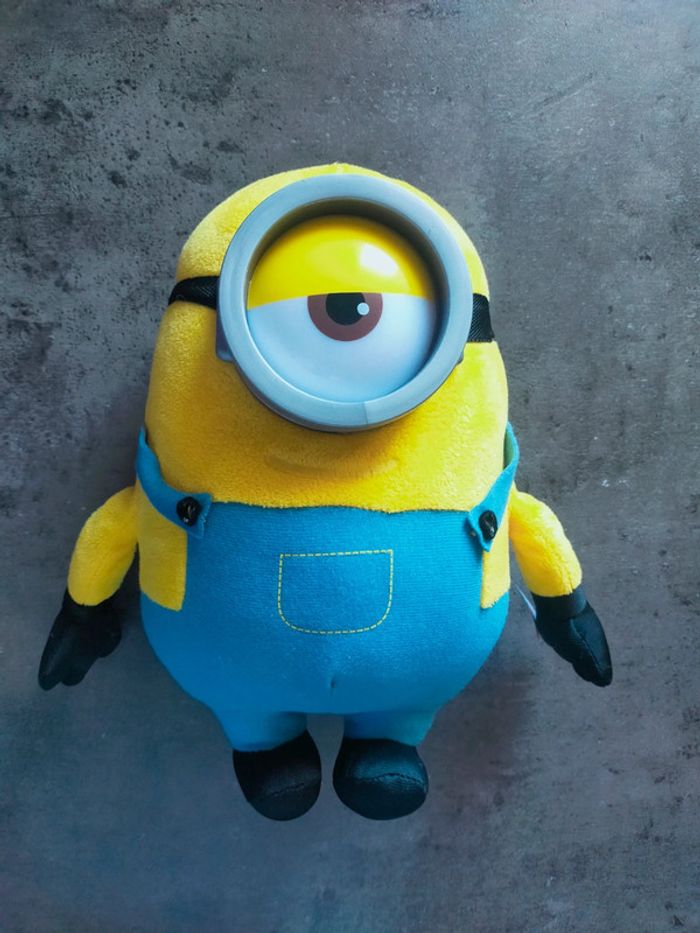 Peluche officiel minion, de moi moche et méchant avec son monocle