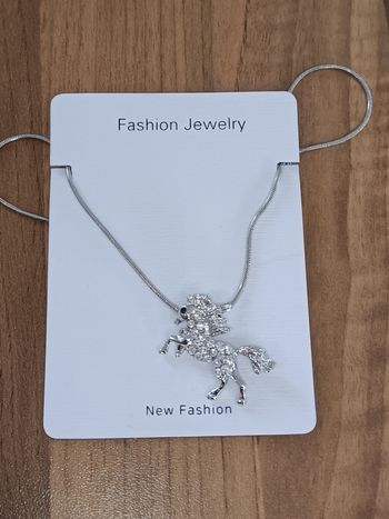 Collier fantaisie pendentif cheval à strass neuf