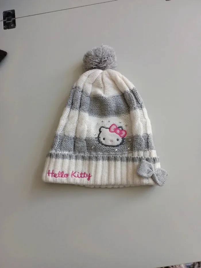 Bonnet hello Kitty pompon avec noeud