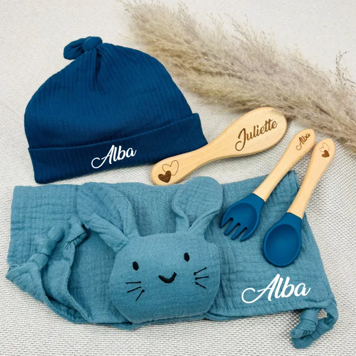 Coffret Naissance Bébé Personnalisé – Doudou Lapin, Bonnet, Brosse & Couverts - photo numéro 3
