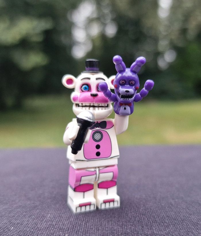 Minifigure jeu vidéo film horreur FNAF Five Nights At Freddy's Freddy avec marionnette