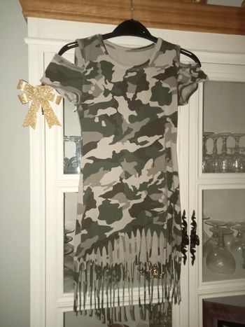 Petite robe 👗 imprimée camouflage finitions franges taille 6 ans excellent état