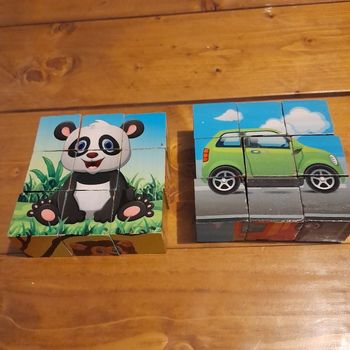 Lot de 2 puzzles de 9 cubes.