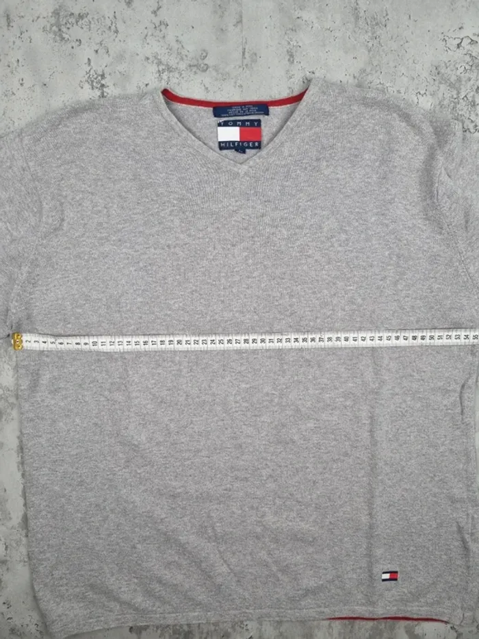 Sweat fin col V Tommy Hilfiger gris clair – Taille L Femme (mesures en photos) - photo numéro 11