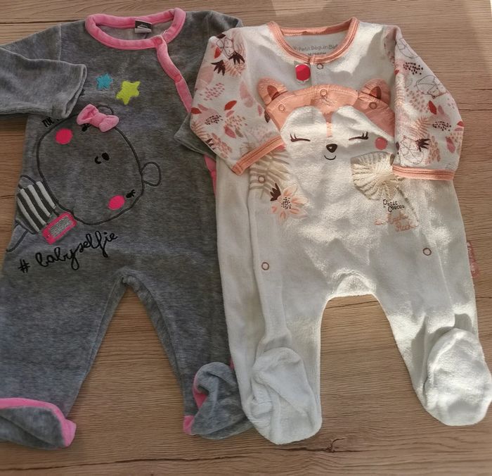 Lit 2 grenouillères fille 1 mois