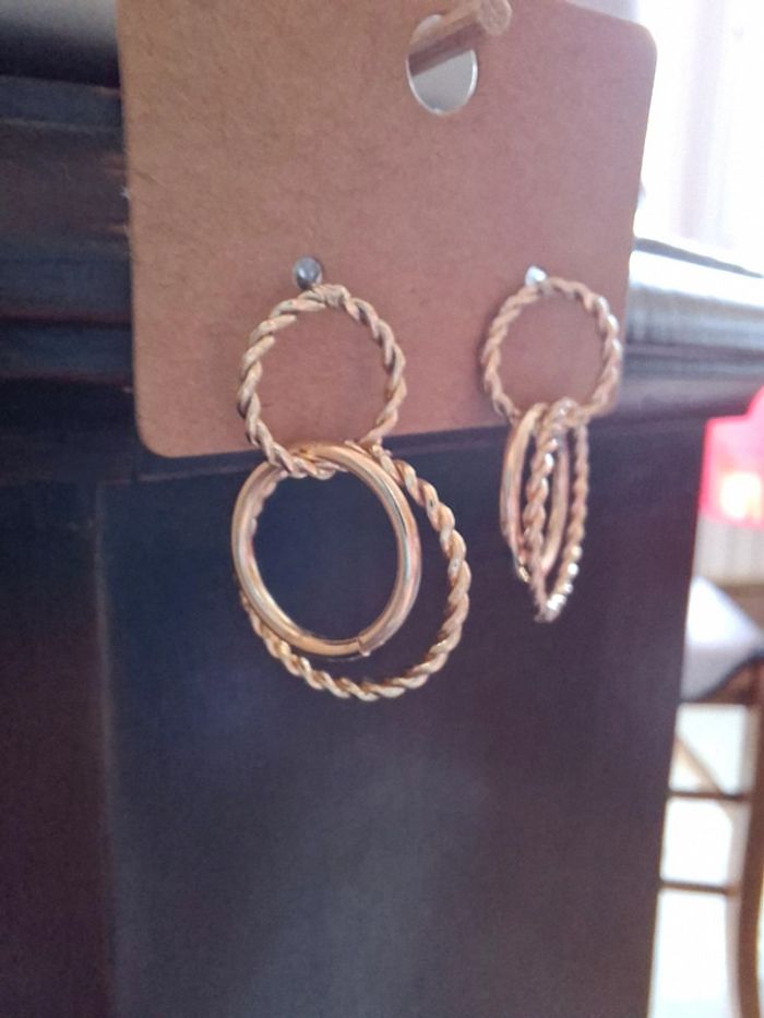 Boucles d'Oreilles Dorées Doubles Anneaux Torsadés - Style Bohème Chic - photo numéro 2
