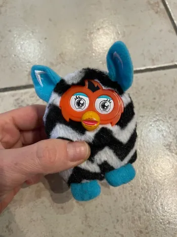 Petite peluche Furby noir et blanc McDonald's