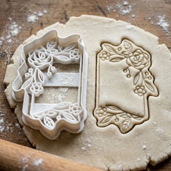 Emporte-pièce Cadre Floral Roses - Découpoir Plaque pour Biscuits, Sablés et Pâte à Sucre