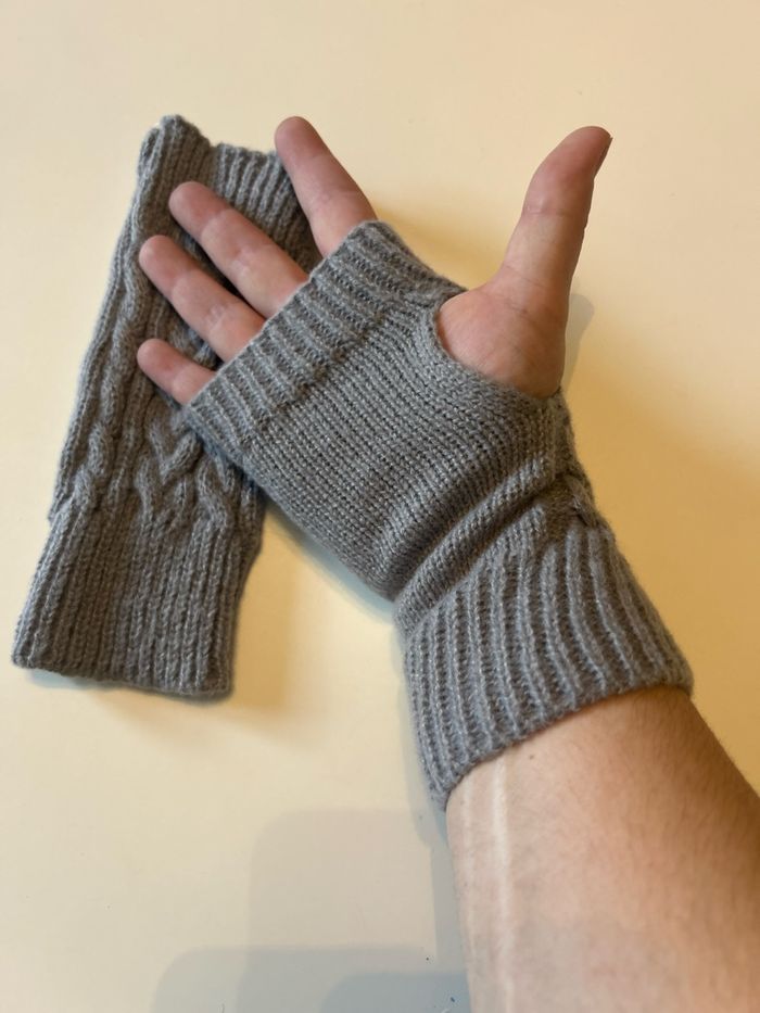 Belles mitaines NEUVES pour femme couleur gris - photo numéro 2