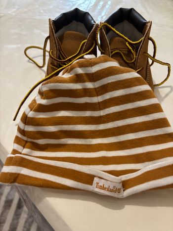 Vend chaussure et bonnet garçon