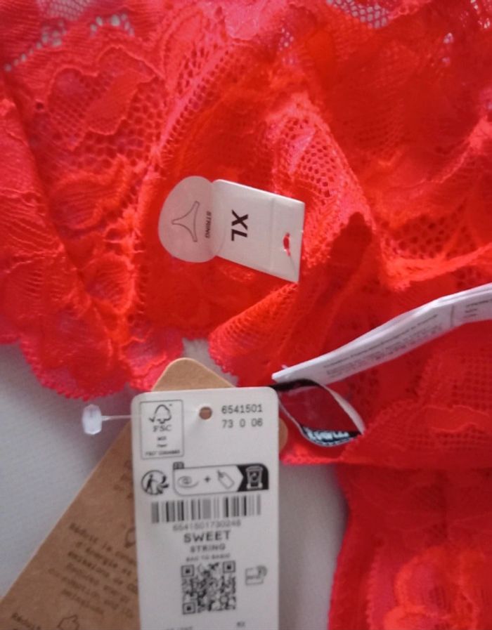 String rouge neuf taille 42 - photo numéro 4