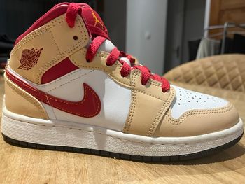 jordan 1 beige blanche et rouge avec boîte