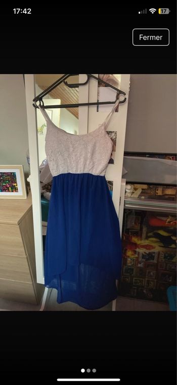 Robe blanche et bleue