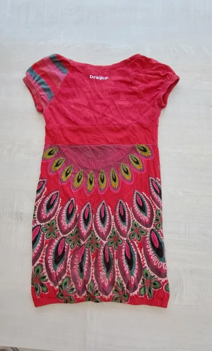 Robe Desigual - taille 5/6 ans - rose fushia - serrée aux extrémités - casual - photo numéro 2