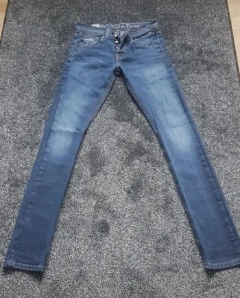 Jean's 16 ans Dn Sixty seven
Taille w28