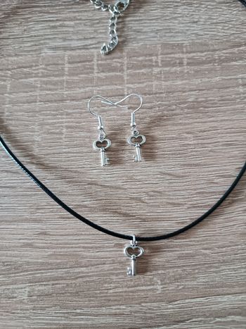 Ensemble parure bijoux collier boucles d'oreille coeur clé