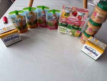 Lot de compote, deux pots de manger