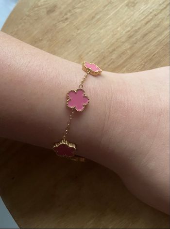 Bracelet en forme de trèfle rose