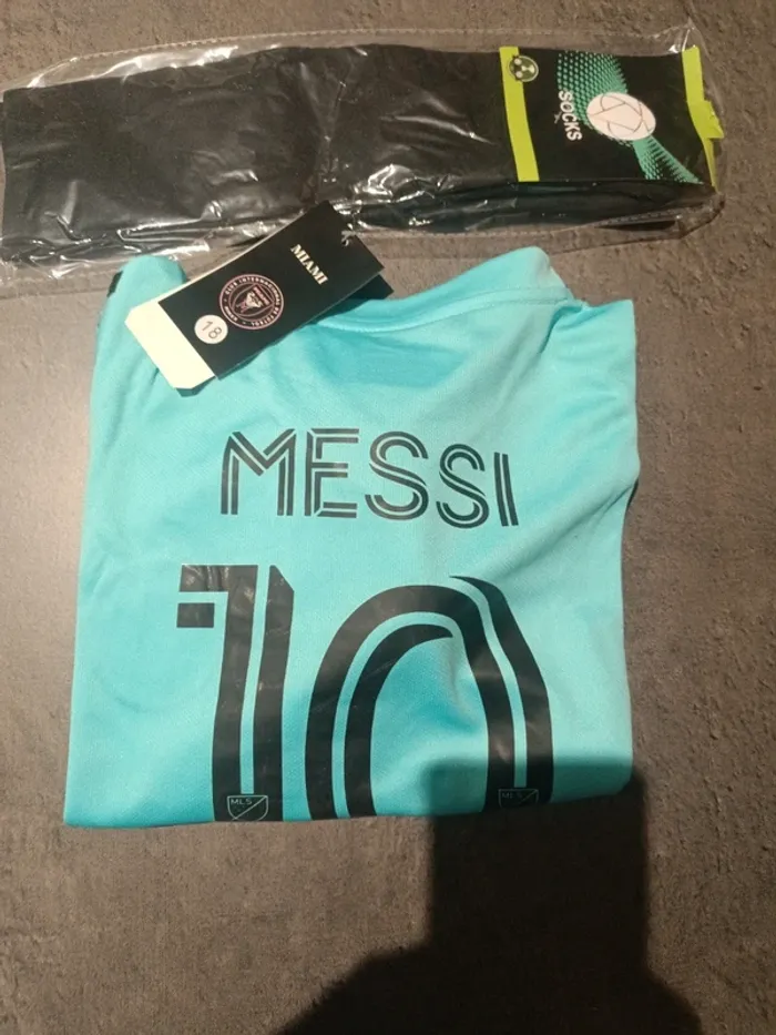 Tenue foot Léo Messi Inter Miami bleu. T.18 - photo numéro 4