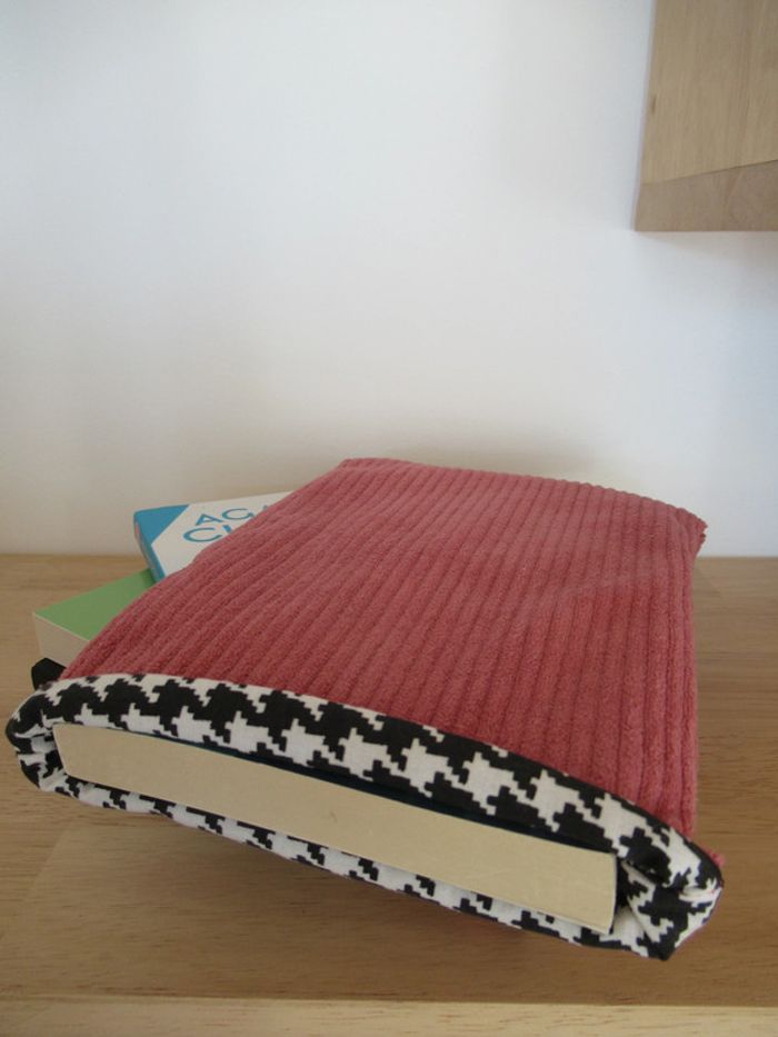 pochette à livre de poche